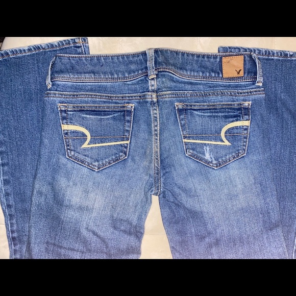 SOLD — AMERICAN EAGLE SLIM BOOT CUT MID WASH JEANS SIZE 2 - Picture 3 of 5